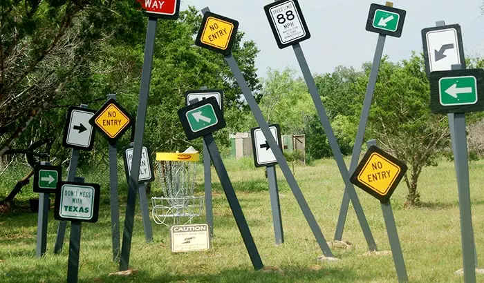 how to build a disc golf course