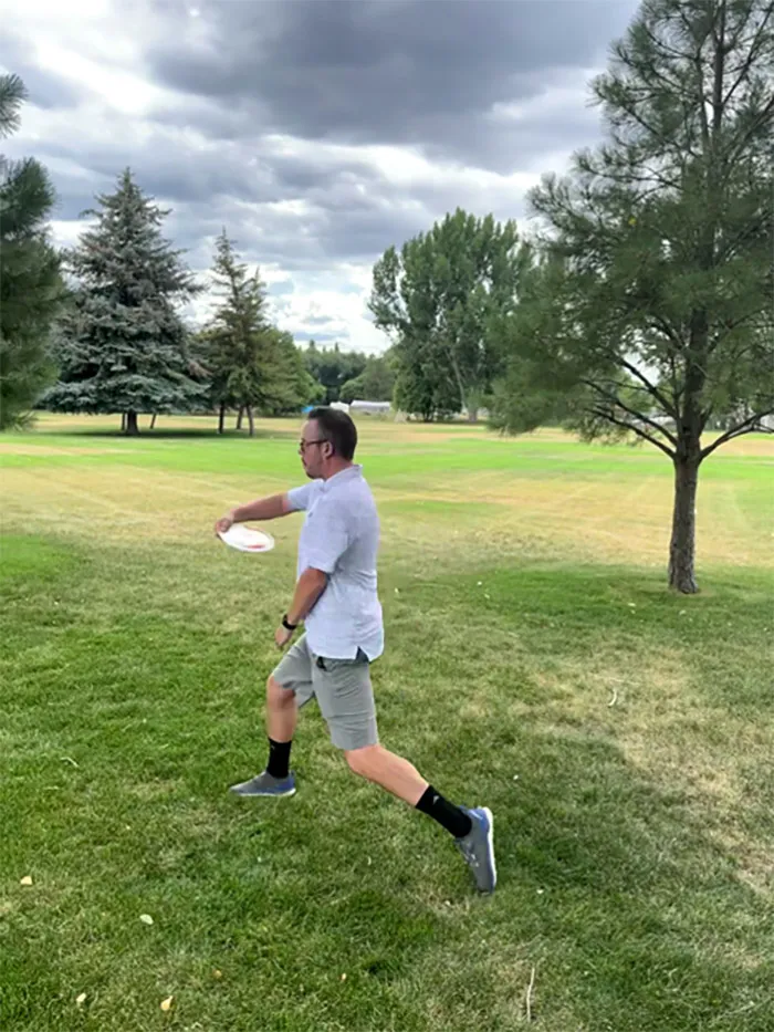 Disc Golfer demonstrating the proper form