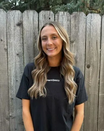 Emerie Discount Disc Golf assistant