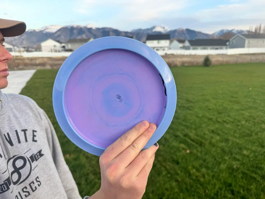 Disc golf tomahawk grip