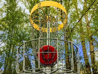 ADiscGolfBasket Two ways that we can become better at disc golf through practice is with field work and putting practice. For field work, we just need some empty space that we can throw some discs. For putting, we just need a basket and a little bit of room. Fortunately, Discount Disc Golf offers a variety of baskets at price points for every budget. In this article we will discuss the best disc golf baskets of each type.