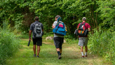 friends playing disc golf