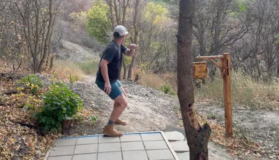 advanced disc golfer cale throwing straight through the gap