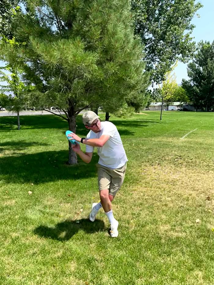 how to throw forehand